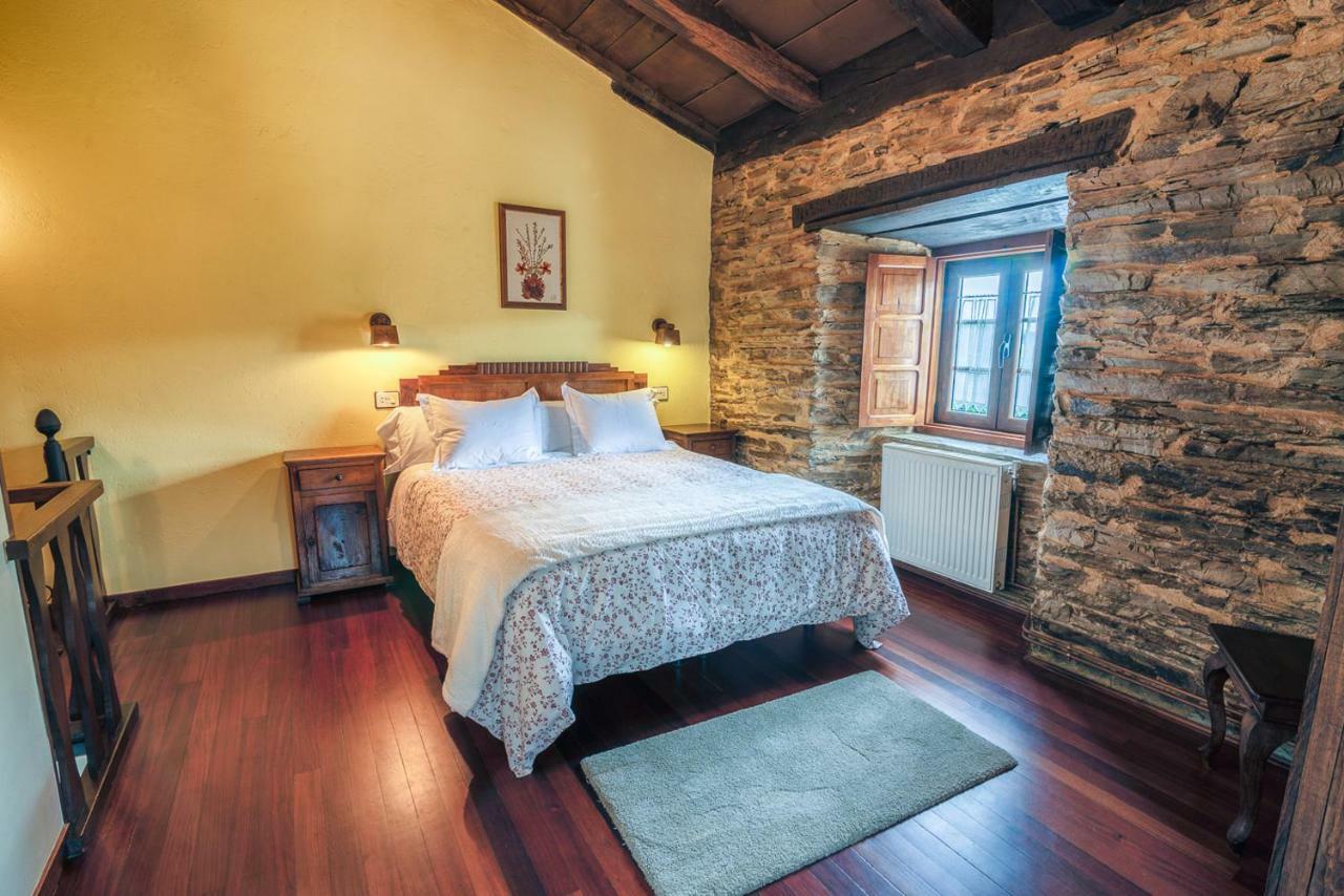Apartamentos Rurales Casa Riveras Santa Eulalia de Oscos Kültér fotó
